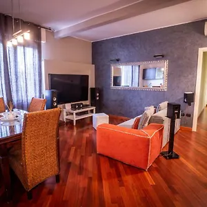 Cinematic Modern Flat, 100 Mt Da Ospedale Appartamento